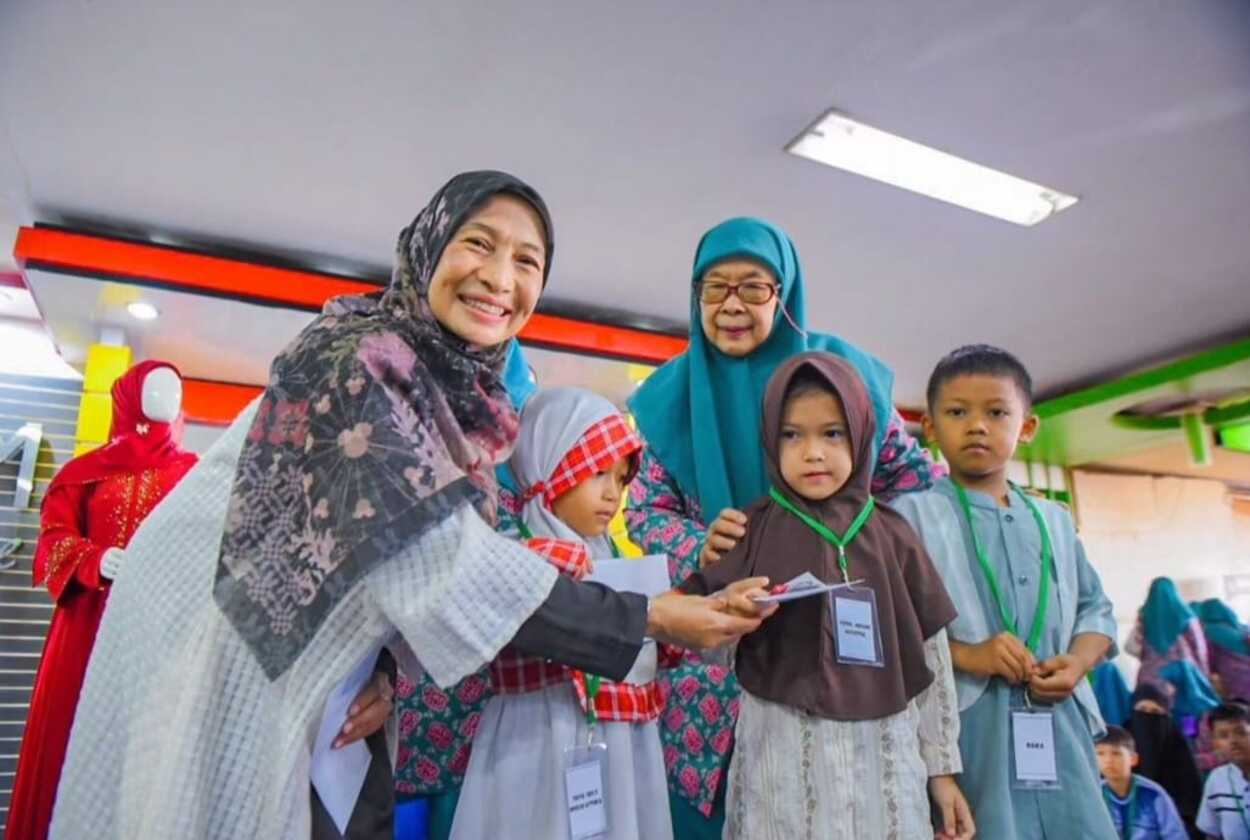 Hadiri Pengajian Rutin, Ketua TP PKK Kota Sukabumi: Santunan Anak Yatim Untuk Kebersamaan dan Keberkahan
