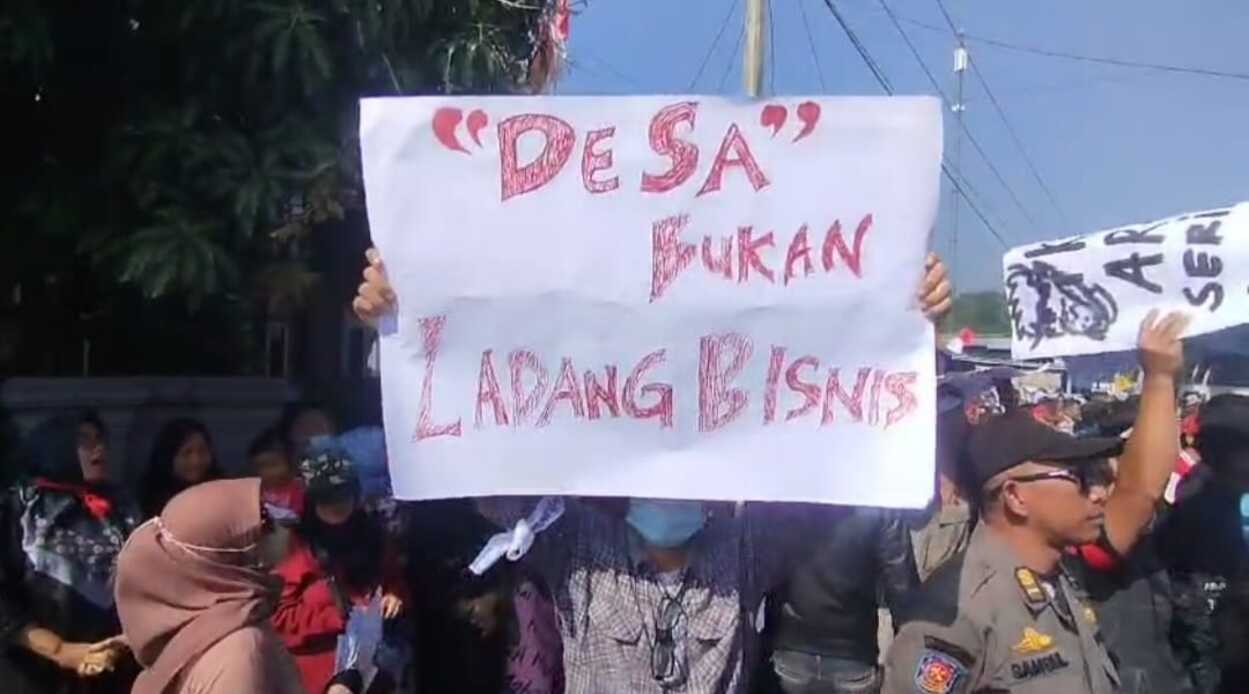 Kades Sukaluyu di Cianjur Lengser Didemo Warga