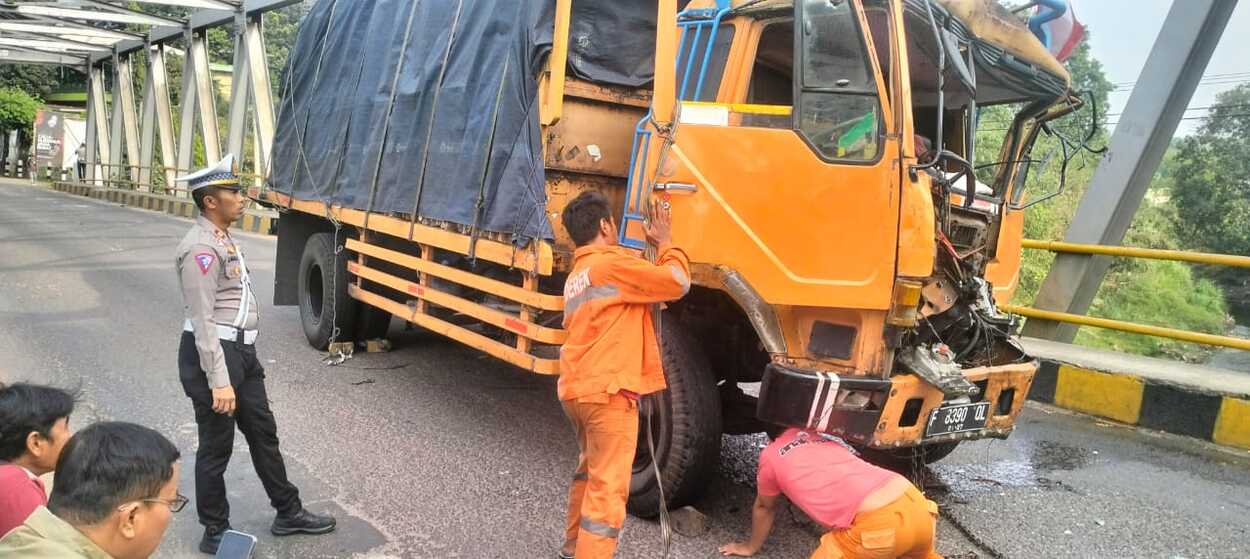 Kecelakaan Lalin di Jembatan Ciherang Libatkan 4 Kendaraan