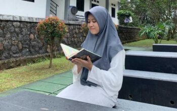 Subhanallah! Fathimah Azzahra Firdaus Siswi SMAS Unggul Ar-Rahman Sukabumi Berhasil Hafal 30 Juz Al-quran