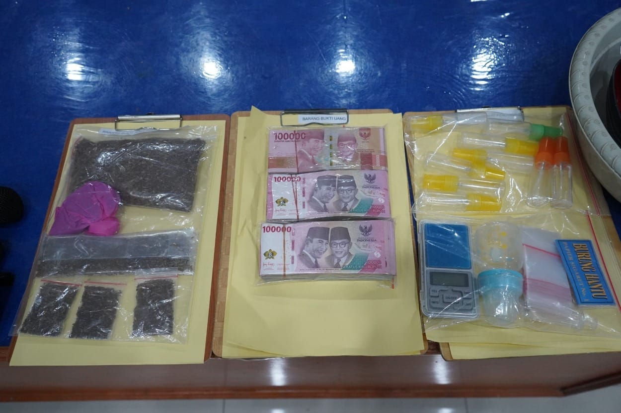 Tempat Produksi Tembakau Sintetis di Purwakarta Digerebek