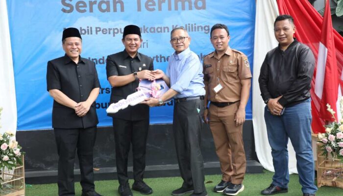 1 Bantuan Mobil Perpustakaan Keliling Tuk Warga Purwakarta