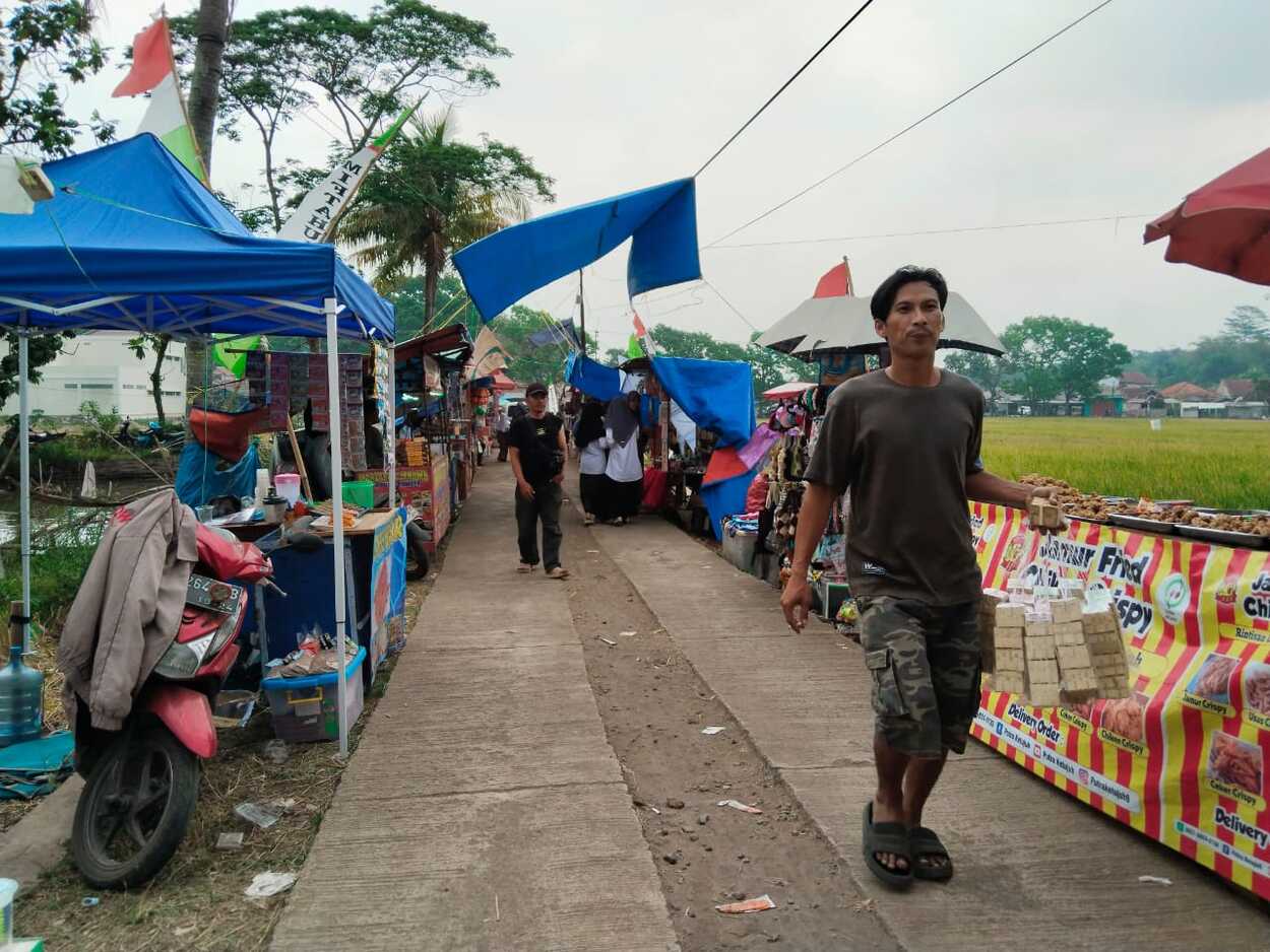 Haul Kiai Haji Miftah Papasiran Membuat Penjual Laris Manis (1)