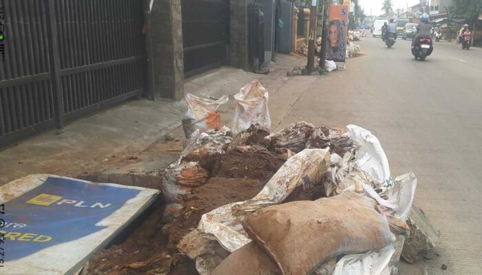 PLN Cileungsi Bogor Bungkam Terkait Kerusakan Drainase Akibat Galian Kabel