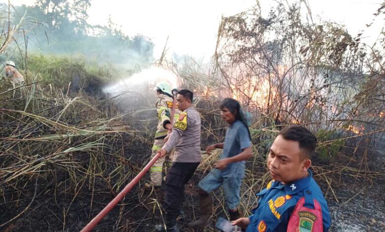 Lahan Kosong di Klari Kabupaten Karawang Kebakaran