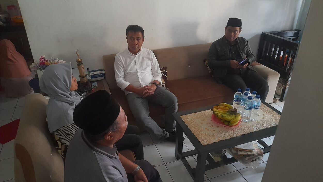 PJ Gubernur Jabar Bey Machmudin Kunjungi Rumah Korban TPPO di Parungseah Sukabumi