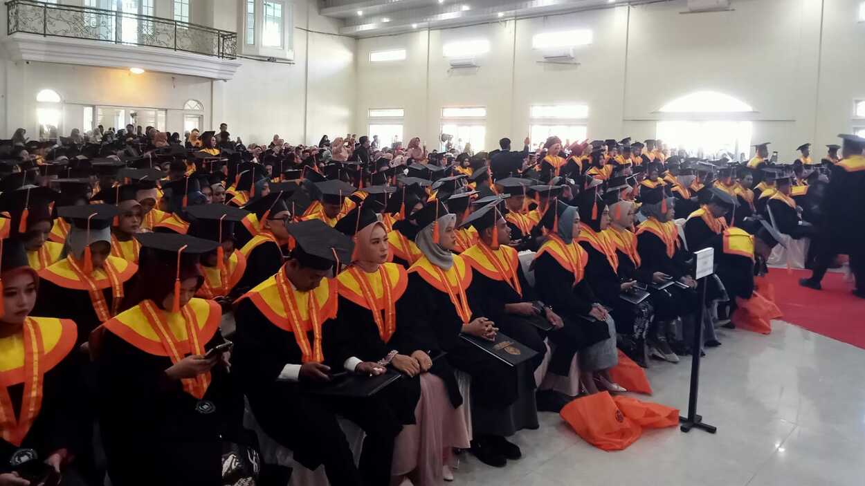 Ratusan Mahasiswa STISIP Syamsul Ulum Sukabumi Angkatan XXI Diwisuda Sarjana