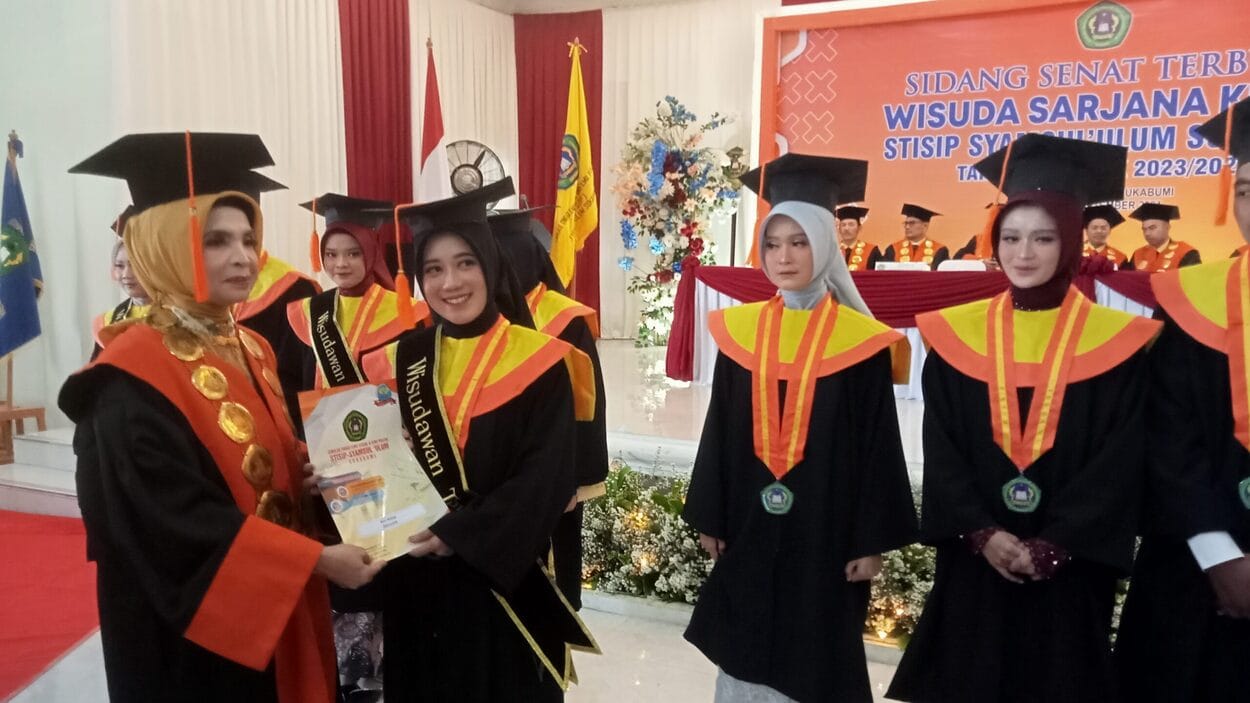 Ratusan Mahasiswa STISIP Syamsul Ulum Sukabumi Angkatan XXI Diwisuda Sarjana