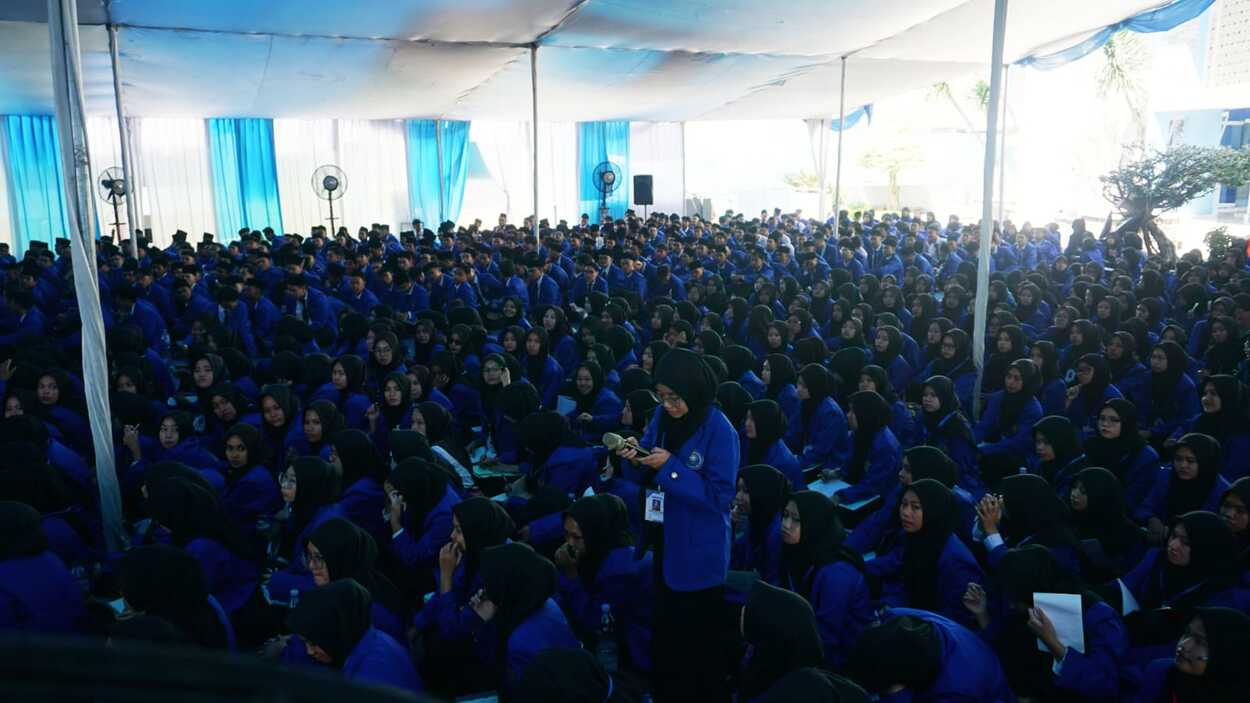 Rektor Dr Renny Sukmawani Sambut 1.500 Mahasiswa Universitas Muhammadiyah Sukabumi Akademik 2024-2025