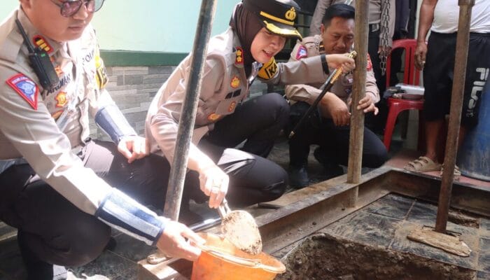 Sambut Hari Lalu lintas Ke-69, Polres Sukabumi Kota Buat Sumur Bor Bagi Warga