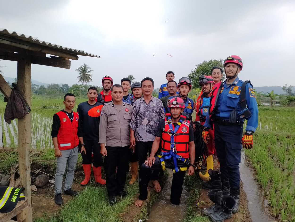 Seorang Bocah di Cianjur Nyaris Tewas Terjebak Banjir Bandang