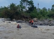 Seorang Bocah di Cianjur Terjebak Banjir Bandang