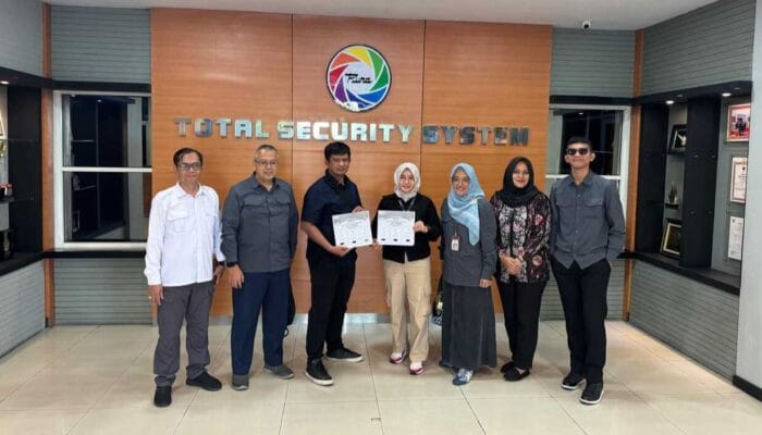 Bawaslu Kota Sukabumi Awasi Percetakan Surat Suara Khusus Alat Bantu Tuna Netra ke Kudus Jawa Tengah