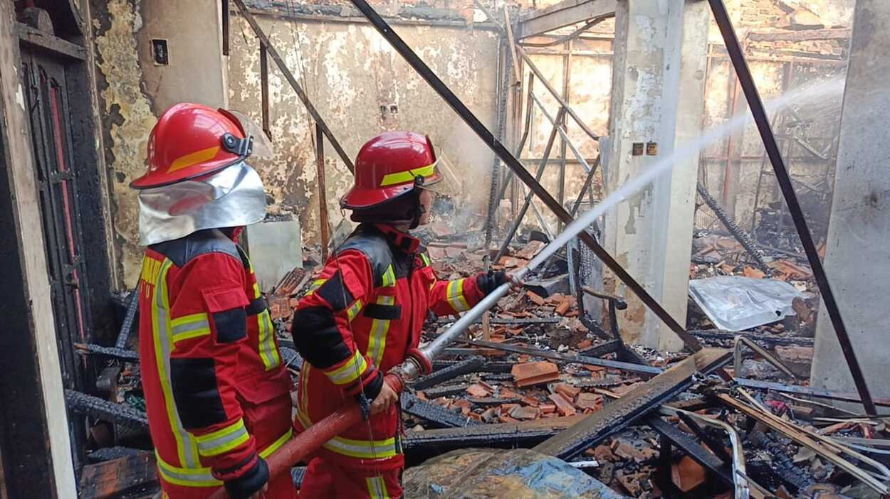 Kebakaran Gudang Tupperware di Cianjur Telan Kerugian Ratusan Juta