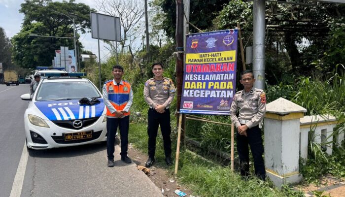 Tekan Angka Kecelakaan, Kanit Gakkum Satlantas Polres Sukabumi Kota Pasang Spanduk Himbauan Kerawanan Lakalantas