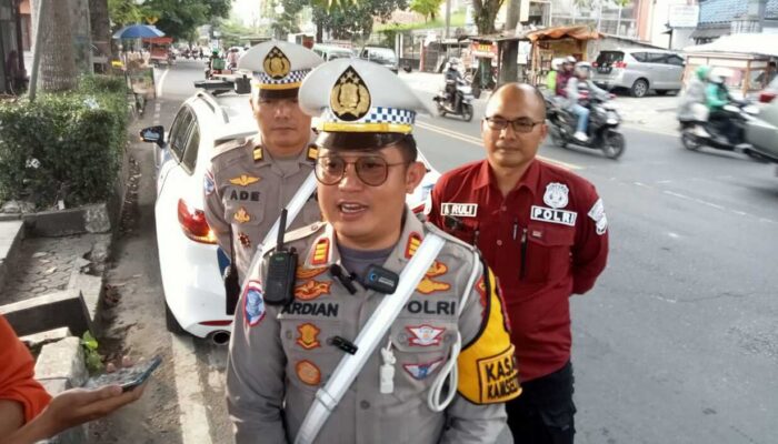 Truk Boks Tabrak Angkot 1 Tewas 8 Orang Luka-Luka di Sukalarang Sukabumi, Ini Dugaan Penyebabnya