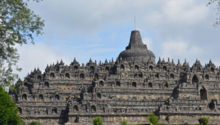 10 Candi Indonesia dengan Kisah Misterius yang Harus Anda Kunjungi untuk Petualangan Tak Terlupakan