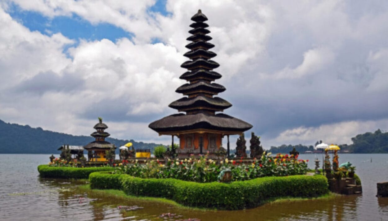 10 Destinasi Wisata Terbaik di Indonesia