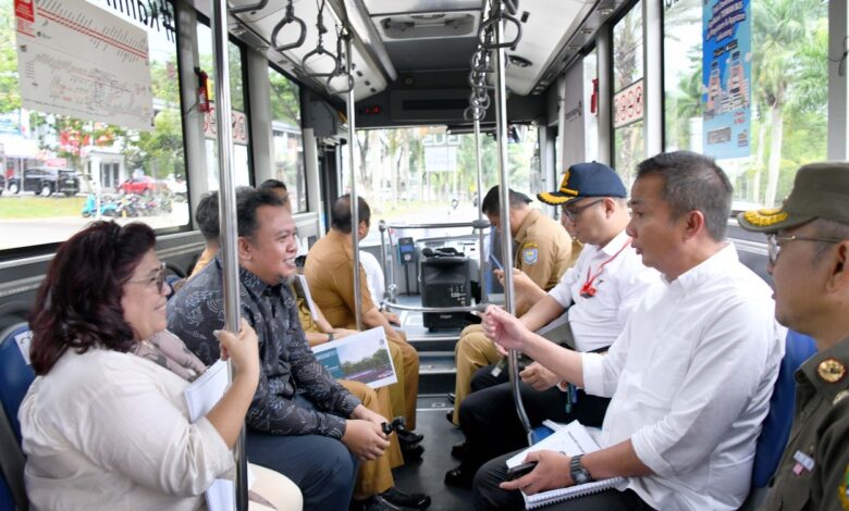 Bey Machmudin Akui Nyaman Pakai BRT Bandung Raya