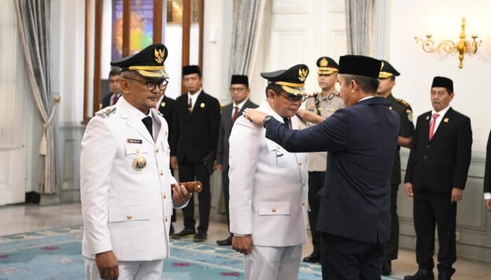 Bey Machmudin Melantik Budi Waluya dan Agus Toyib