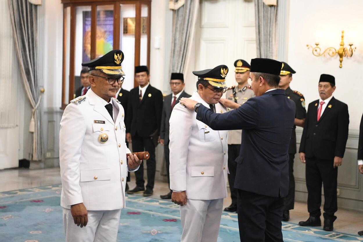 Bey Machmudin Melantik Budi Waluya dan Agus Toyib