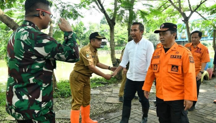 Bey Machmudin Tinjau Lokasi Banjir di Kab Bandung