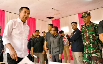 Bey Machmudin Tinjau TPS di Kabupaten Garut