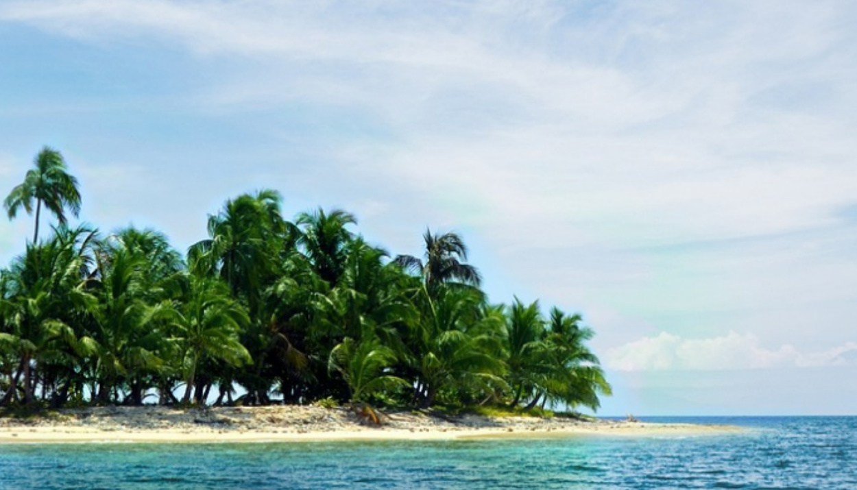 Menikmati Keindahan Karampuang Island