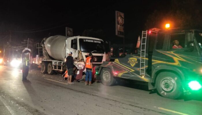 Laka-lantas Beruntun Honda CRV Tabrak Truk Molen Hingga Honda Beat di Cibadak