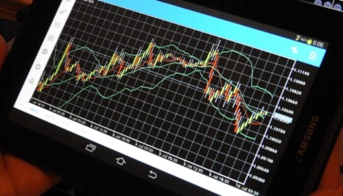 Memanfaatkan Pola Pinocchio Bar untuk Prediksi Pembalikan Arah Harga