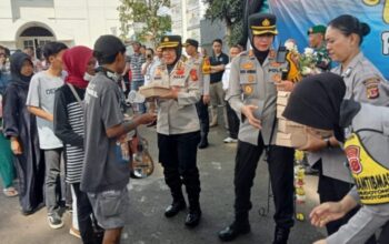 Resmikan Tenda Cita, Kapolres Sukabumi Kota Bagikan Ratusan Nasi Kota di Gedung Juang 45