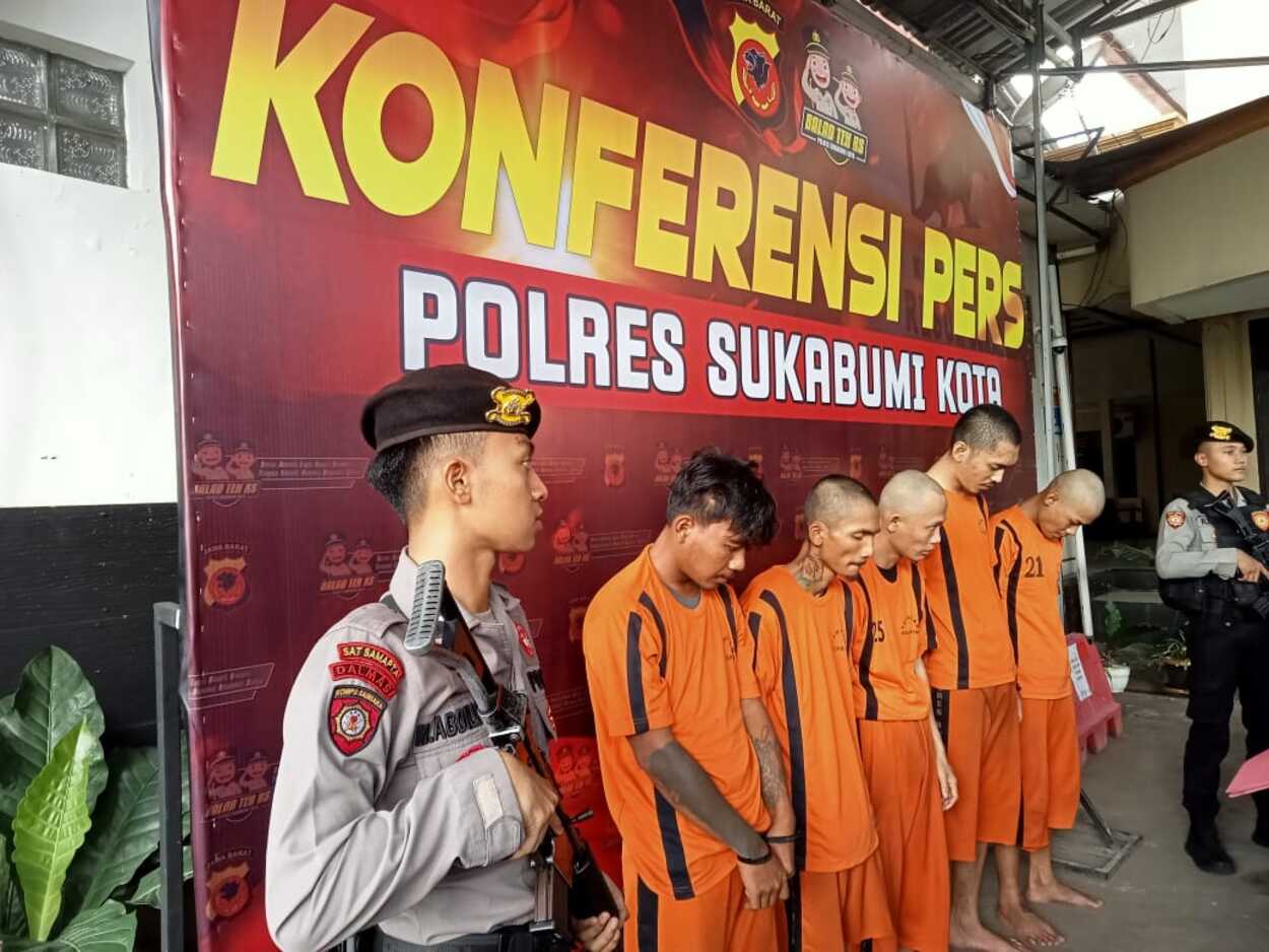 Satreskrim Polres Sukabumi Kota, Bekuk 5 Maling Spesialis Pembobol Toko Minimarket di 15 TKP