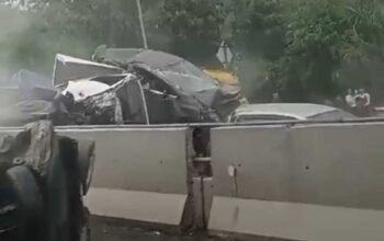 Tabrakan Beruntun di Tol Cipularang Libatkan 17 Kendaraan