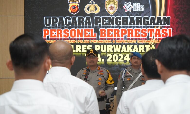 Unit IV Tipikor Polres Purwakarta Diganjar Penghargaan Kapolres