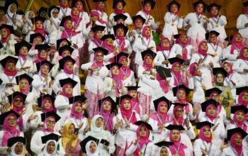 15.000 Perempuan di Jawa Barat Diwisuda