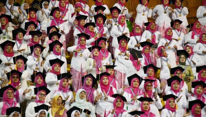 15.000 Perempuan di Jawa Barat Diwisuda