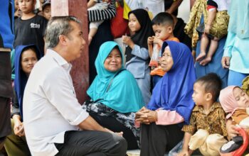 Bey Machmudin Temui Warga Terisolasi di Purabaya Sukabumi