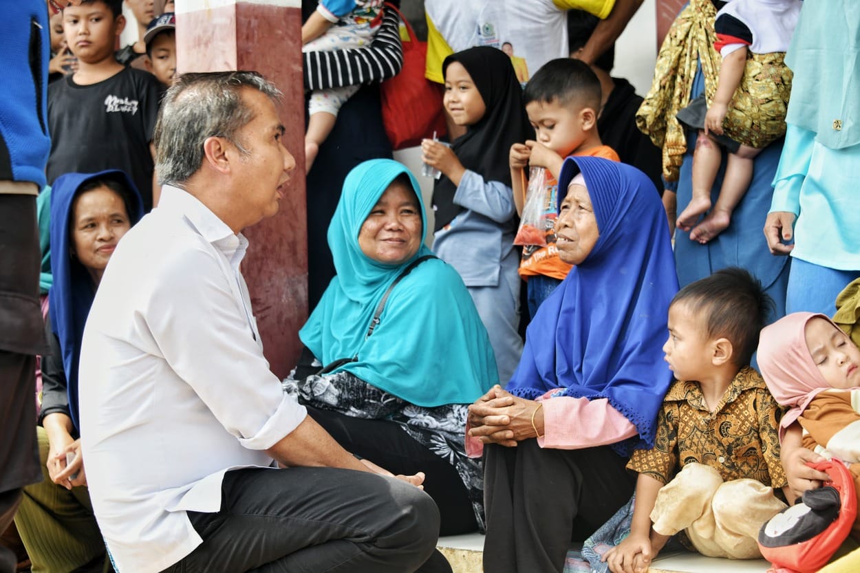 Bey Machmudin Temui Warga Terisolasi di Purabaya Sukabumi