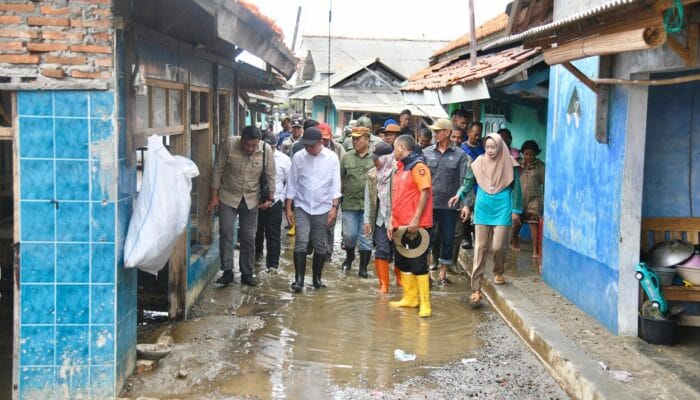 Bey Machmudin Tinjau Banjir Rob di Kabupaten Subang 3 Bey Machmudin Tinjau Banjir Rob di Kabupaten Subang