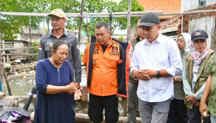 Bey Machmudin Tinjau Banjir Rob di Kabupaten Subang