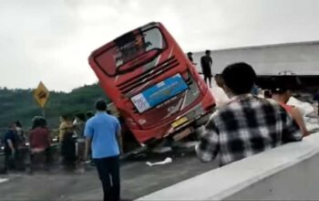 Bus Rombongan SMP IT Darul Quran Mulia Putri Bogor Kecelakaan