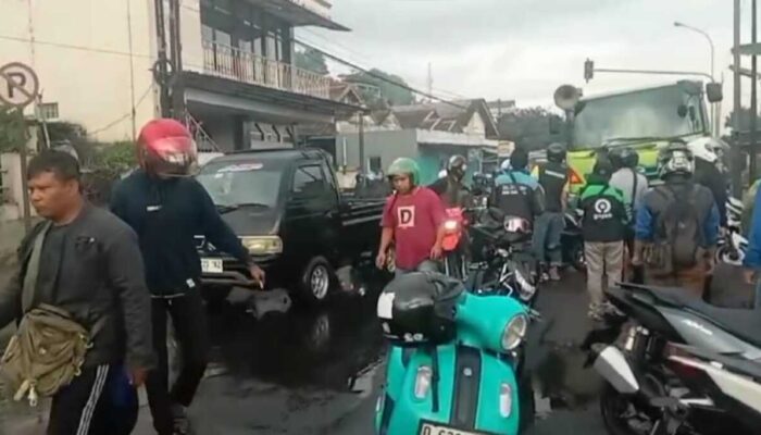 Cairan Kimia Tumpah Bikin Mogok Ratusan Kendaraan di KBB