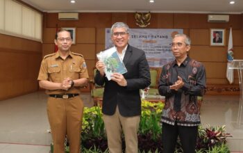 Kampung Adat Cireundeu Dituangkan dalam Buku