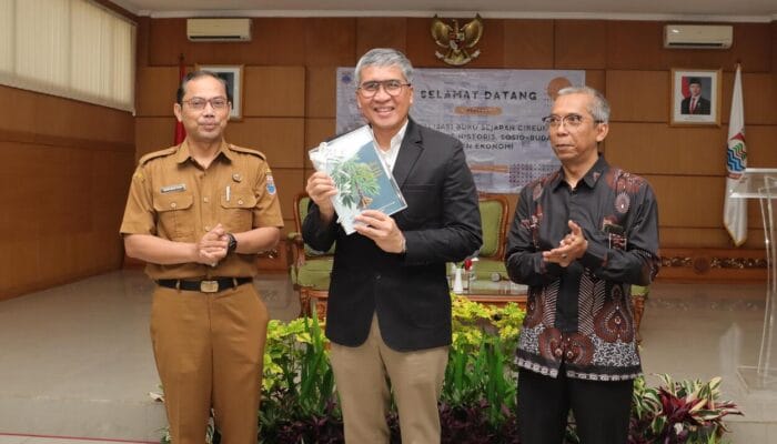Kampung Adat Cireundeu Dituangkan dalam Buku