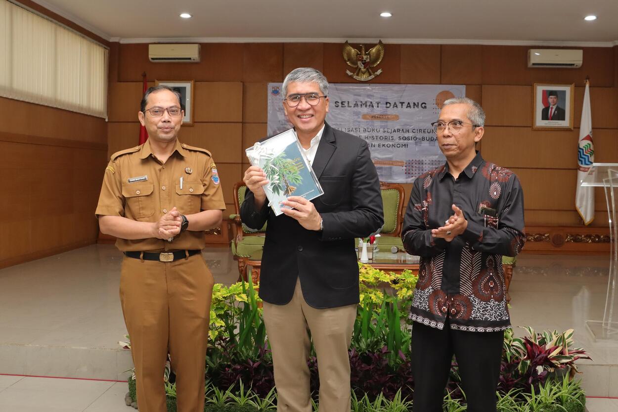 Kampung Adat Cireundeu Dituangkan dalam Buku