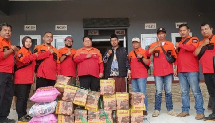 Karang Taruna Kota Sukabumi Memberikan Bantuan Sosial Bagi Korban Longsor & Pergerakan Tanah di Pabuaran Sukabumi 3 Karang Taruna Kota Sukabumi Memberikan Bantuan Sosial Bagi Korban Longsor & Pergerakan Tanah di Pabuaran Sukabumi