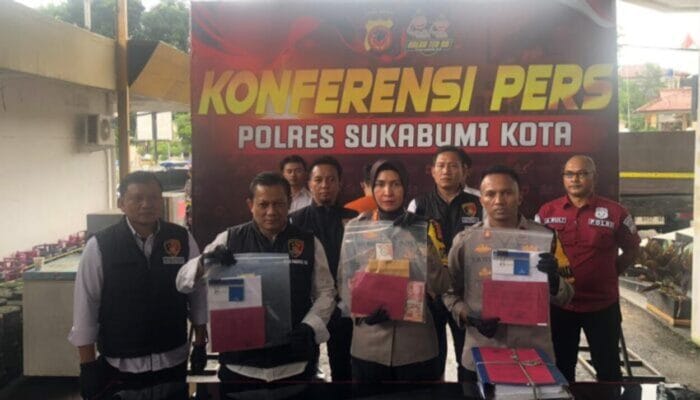 Korupsi Anggaran DD-ADD Ratusan Juta, Oknum Sekdes Cikahuripan Kab. Sukabumi Ditangkap Polisi