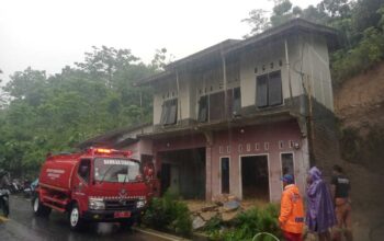 Longsor di Sindangbarang Cianjur Selatan Timbun 2 Orang