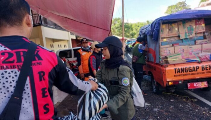 Mapala Simpel STISIP Syamsul Ulum Sukabumi Bantu Salurkan Bansos Untuk Korban Bencana di Nyalindung-Sagaranten