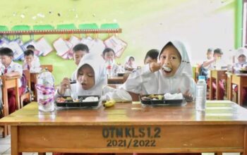 Simulasi Makan Siang Bergizi Gratis di SDN Gintungkerta 1 Karawang